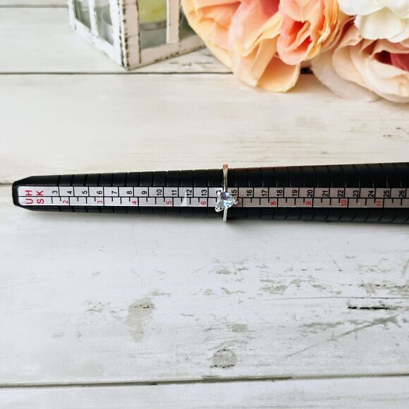 NEW Heart Shaped Rhinestone Silver Tone Ring Size 6.5 Beautiful Classy - Picture 3 of 3